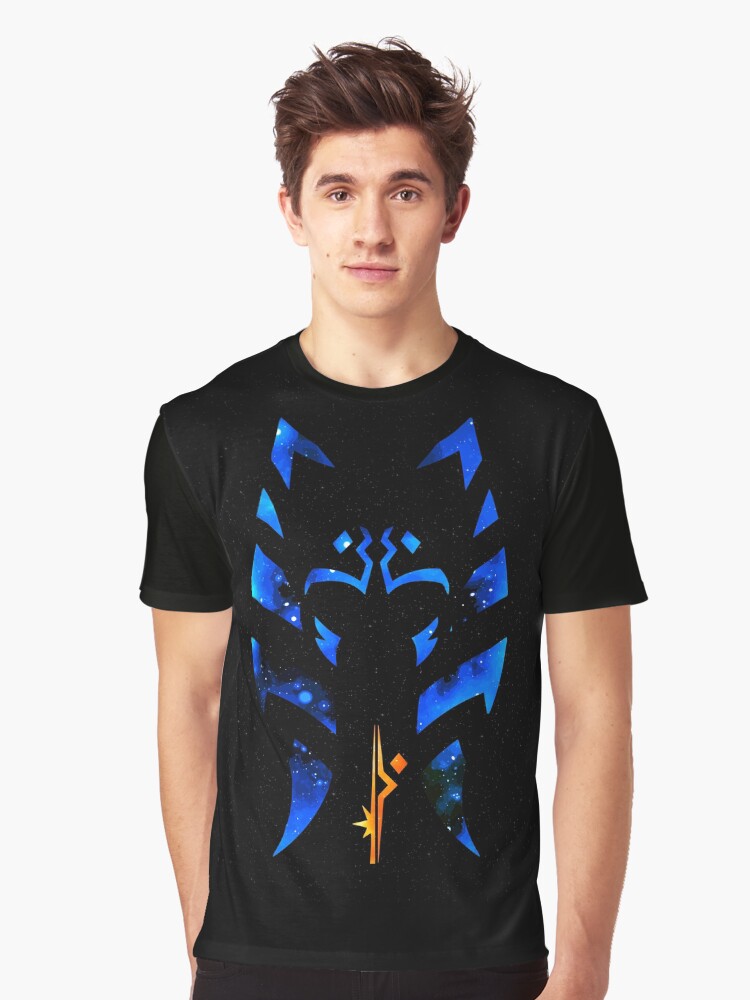 Imagen 1 de 5, Camiseta gráfica con la obra Punto de apoyo de Ahsoka Tano, diseñada y vendida por IdlyBlue.