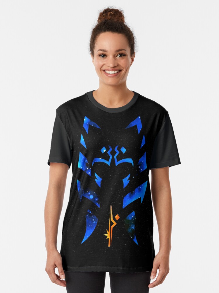 Imagen 2 de 5, Camiseta gráfica con la obra Punto de apoyo de Ahsoka Tano, diseñada y vendida por IdlyBlue.