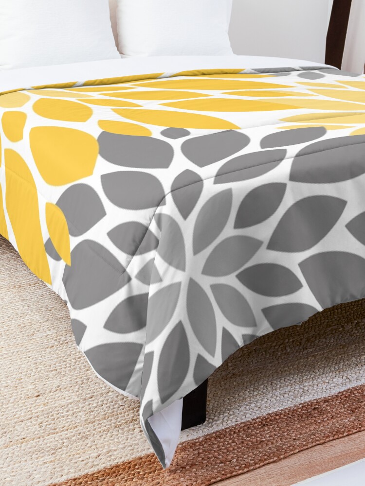 Alternate view of Yellow and Gray Dahlia Floral Pattern Comforter