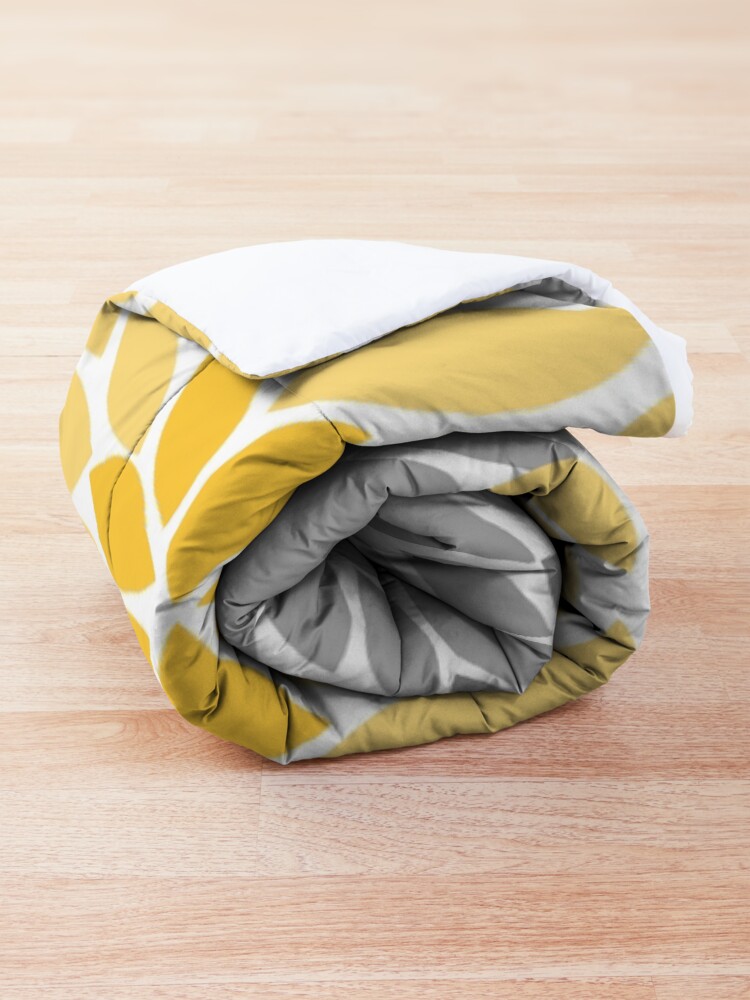 Alternate view of Yellow and Gray Dahlia Floral Pattern Comforter