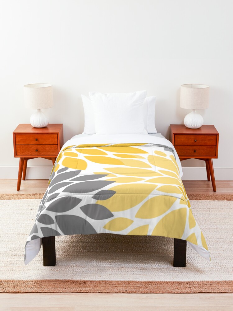 Alternate view of Yellow and Gray Dahlia Floral Pattern Comforter