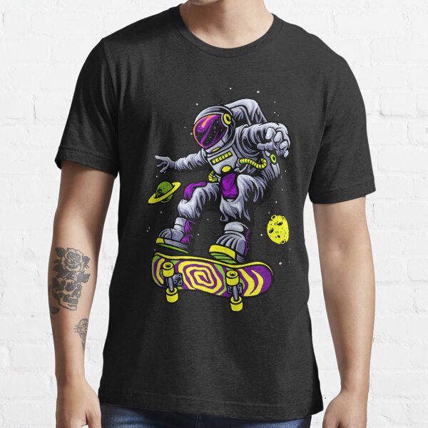 Skateboarding astronaut Essential T-Shirt
