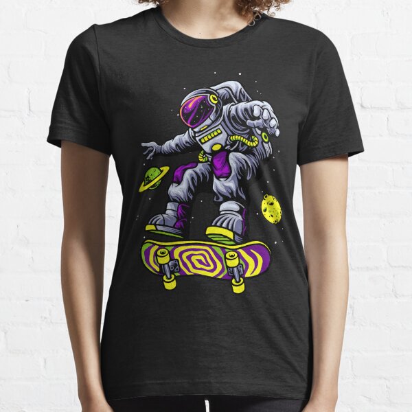 Skateboarding astronaut Essential T-Shirt