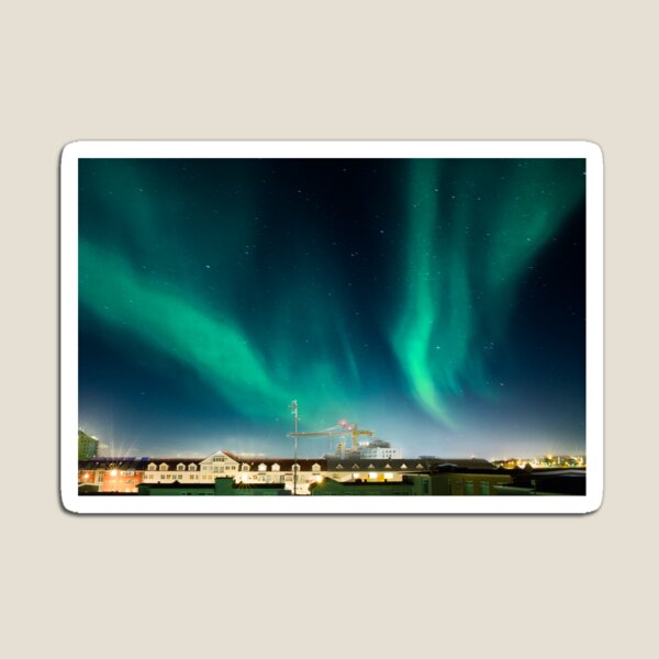 Northen lights over Reykjavík Magnet