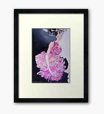 Femme de fleur Framed Print