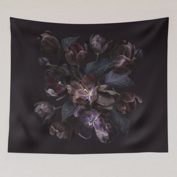 Artikelvorschau, Schwarze Tulpen auf dunklem Hintergrund. entworfen und verkauft von RinaMDesigns.