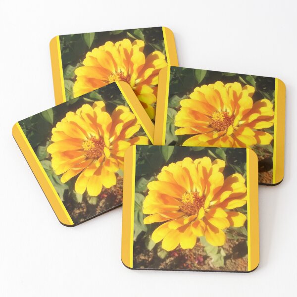 Artikelvorschau, Goldgelbe Blume, lebendige Blumenfotografie durch Courtney Hatcher entworfen und verkauft von cghatcherart.