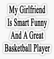 Pegatina Mi novia es inteligente divertida y un gran jugador de baloncesto