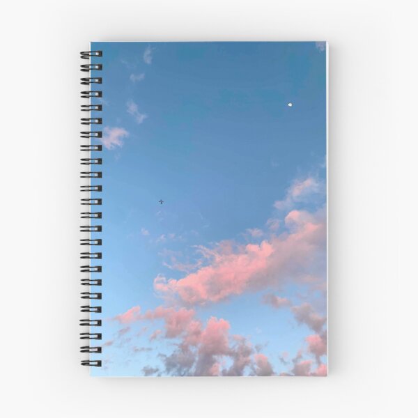 Aperçu de l'œuvre Nuages de barbe à papa haut dans le ciel créée et vendue par Candace Offman.