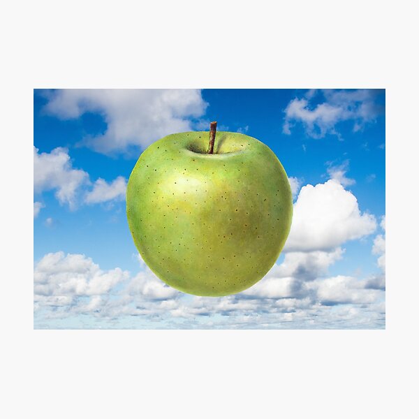 Apple flottant dans le ciel bleu - Inspiré par Magritte Son of Man Impression photo