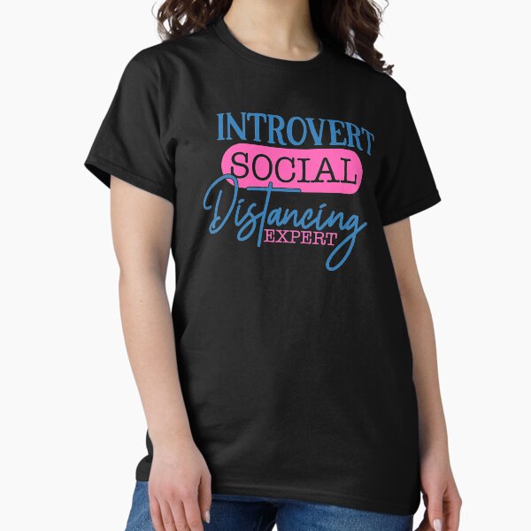 Vista previa del artículo con la obra «Experto en introvertido distanciamiento social», diseñado y vendido por Paper Hearteu.