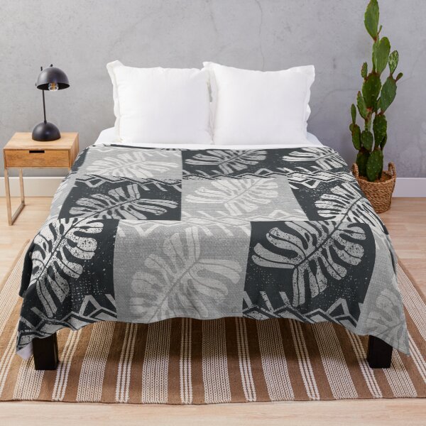 Artikelvorschau, Polynesische tropische Blätter, Schwarz-Weiß-Muster entworfen und verkauft von sunnthreads.