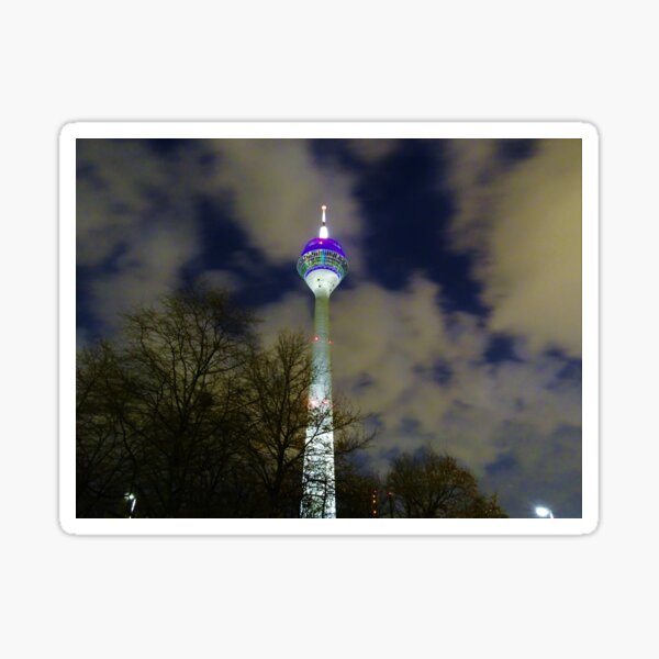 Rheinturm Düsseldorf mit Wolken Sticker