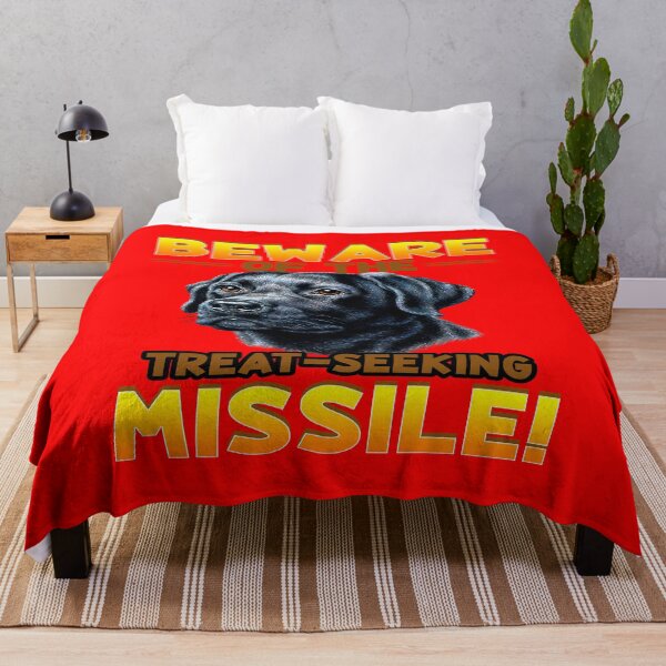 Artikelvorschau, Hüten Sie sich vor dem Leckerbissen, das Missile Black Labrador Dog sucht entworfen und verkauft von fantasticdesign.