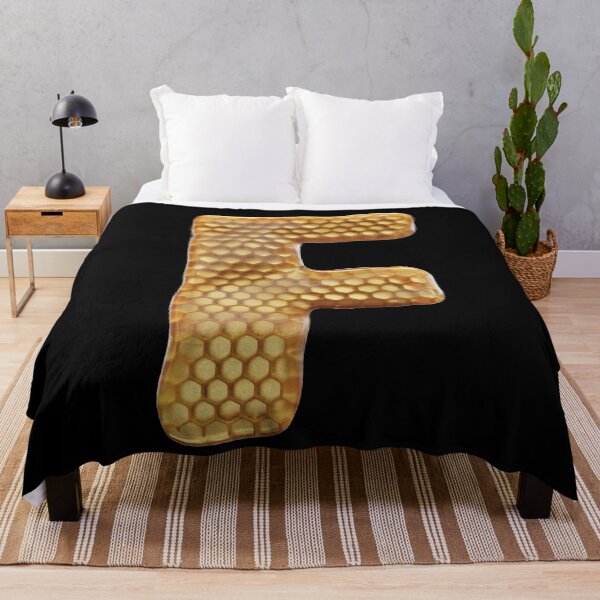 Aperçu de l'œuvre F Lettre 3d Honey Alphabet Font créée et vendue par HelloFromAja.
