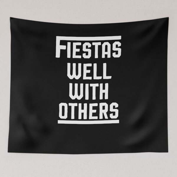 Aperçu de l'œuvre Fiestas Well With Others, Cinco de Mayo Muscle Tee, Chemises à boire pour femmes créée et vendue par Noussairox.