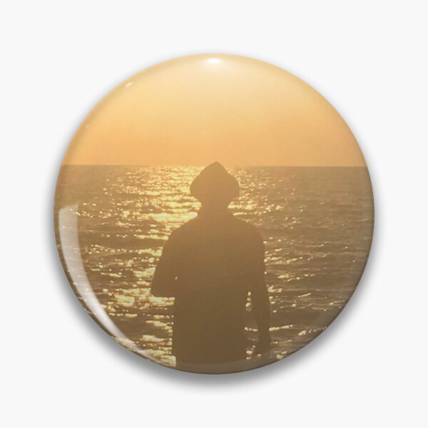 Aperçu de l'œuvre Sunset Walking créée et vendue par Maria Chandler.