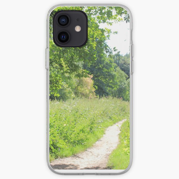Grüner Weg im Wald. Wilde Natur. iPhone Flexible Hülle