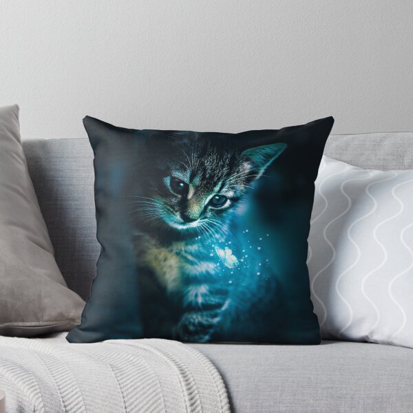 Aperçu de l'œuvre Chaton mignon regardant un papillon brillant créée et vendue par Victorious2.