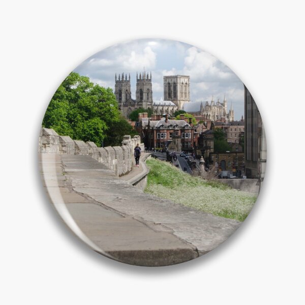 Aperçu de l'œuvre York Walls in springtime with a wall walker créée et vendue par sallysgallery.