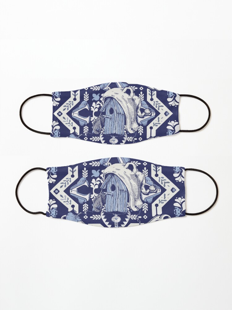 Alternate view of Azulejo Trap Mask