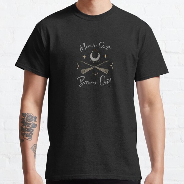Aperçu de l'œuvre Les balais de la lune dehors, cadeau sorcier, triple déesse lune, Pagan Moon Magick créée et vendue par glintintheeye.