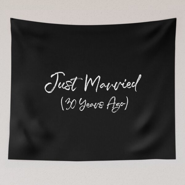 Aperçu de l'œuvre Funny 30th Anniversary Just Married il y a 30 ans Graphique de mariage créée et vendue par Grabitees.