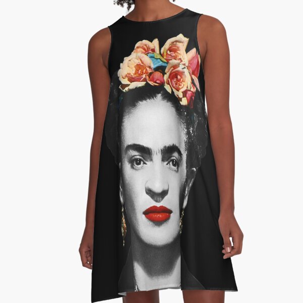 Frida Kahlo retrato en blanco y negro con fondo negro Vestido acampanado