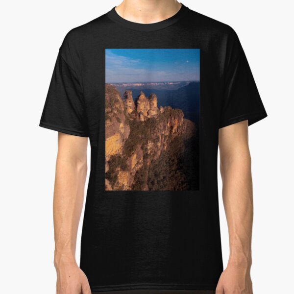Three Sisters at sunset, Blue Mountains, Australia Classic T-Shirt