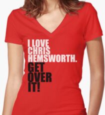 Camiseta entallada de cuello en V Amo a Chris Hemsworth. ¡Superalo!