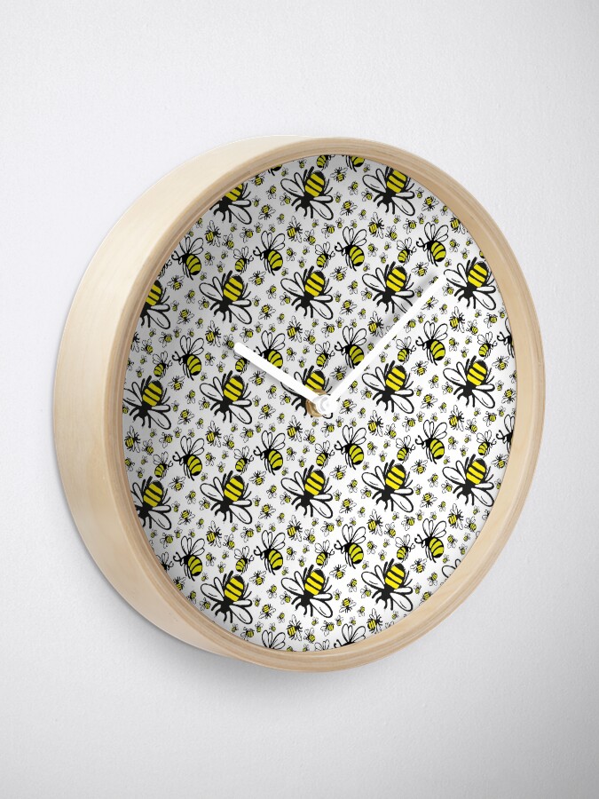 Alternate view of Buzzy Bee and his little ones Clock