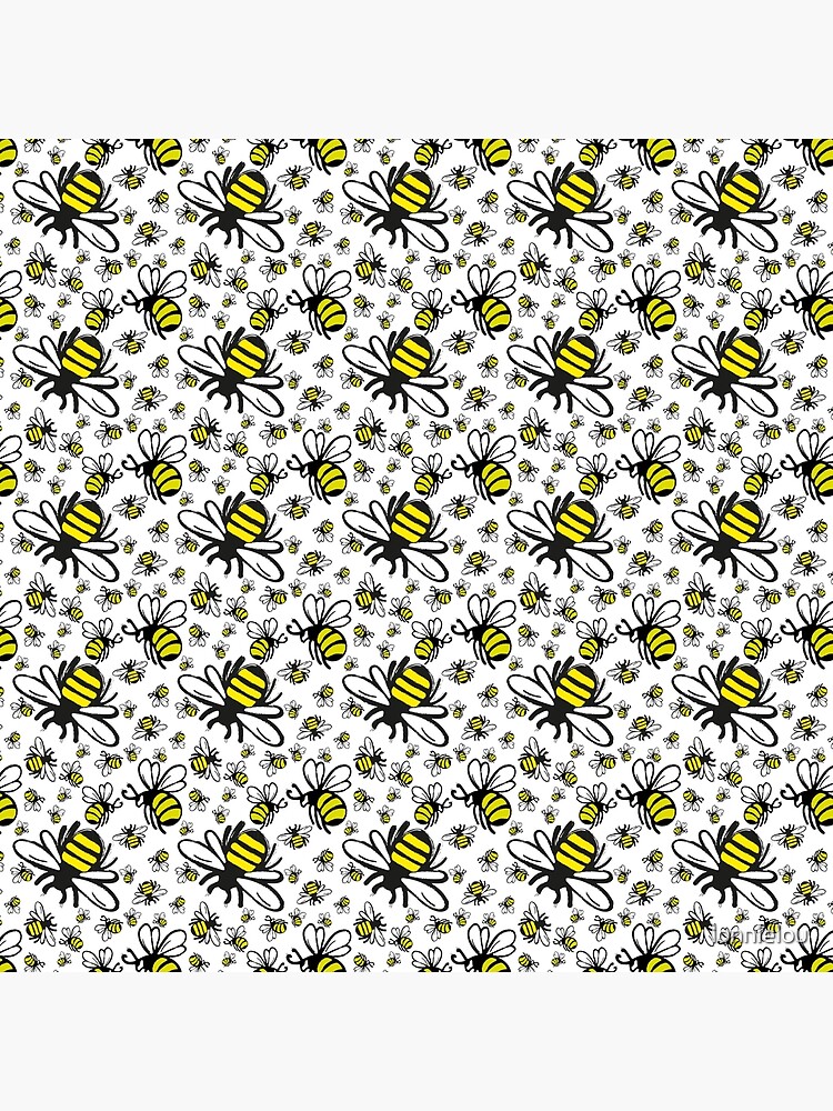 Buzzy Bee and his little ones by lonnielou