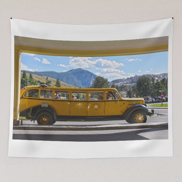 Artikelvorschau, Yellowstone Yellow Bus, Yellowstone Nationalpark, Wyoming entworfen und verkauft von Catherine Sherman.