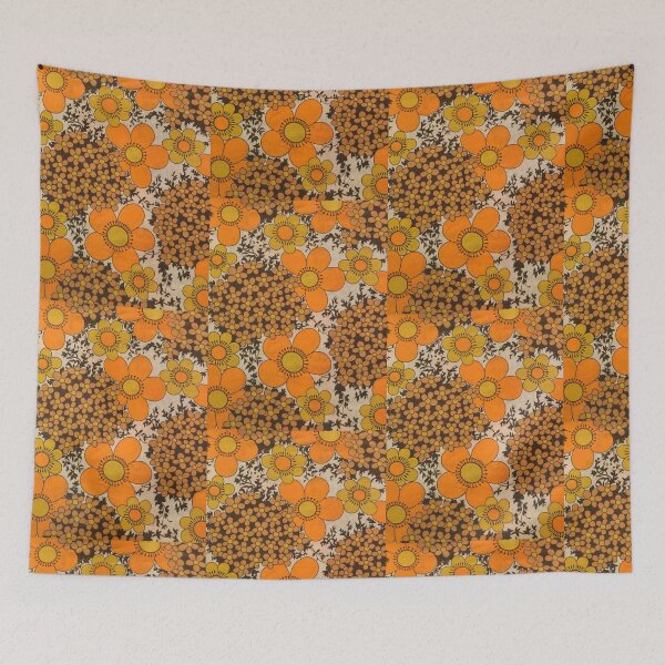 Artikelvorschau, 60er 70er orange Blumenmuster entworfen und verkauft von SockSandwich.
