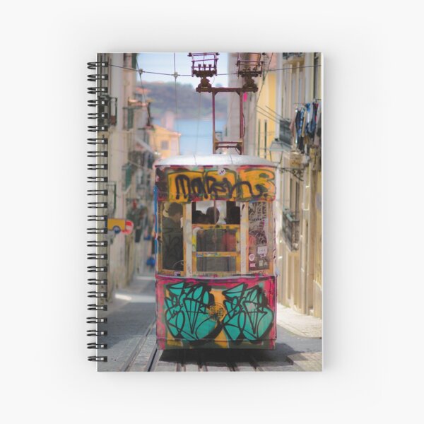 Aperçu de l'œuvre Le tram graffiti, Lisbonne, Portugal créée et vendue par KeiserOne.