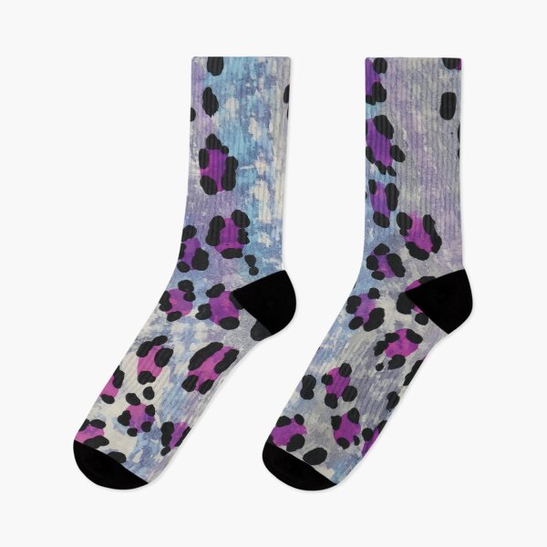 Artikelvorschau, Leopardenfell in Lila und Magenta entworfen und verkauft von Leslie Rogers Todder.