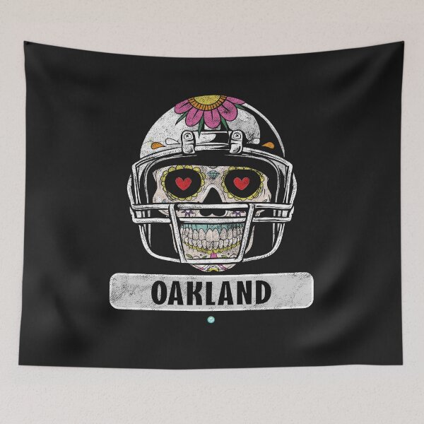Aperçu de l'œuvre Football américain - Cadeau de football Oakland Skull créée et vendue par woormle.