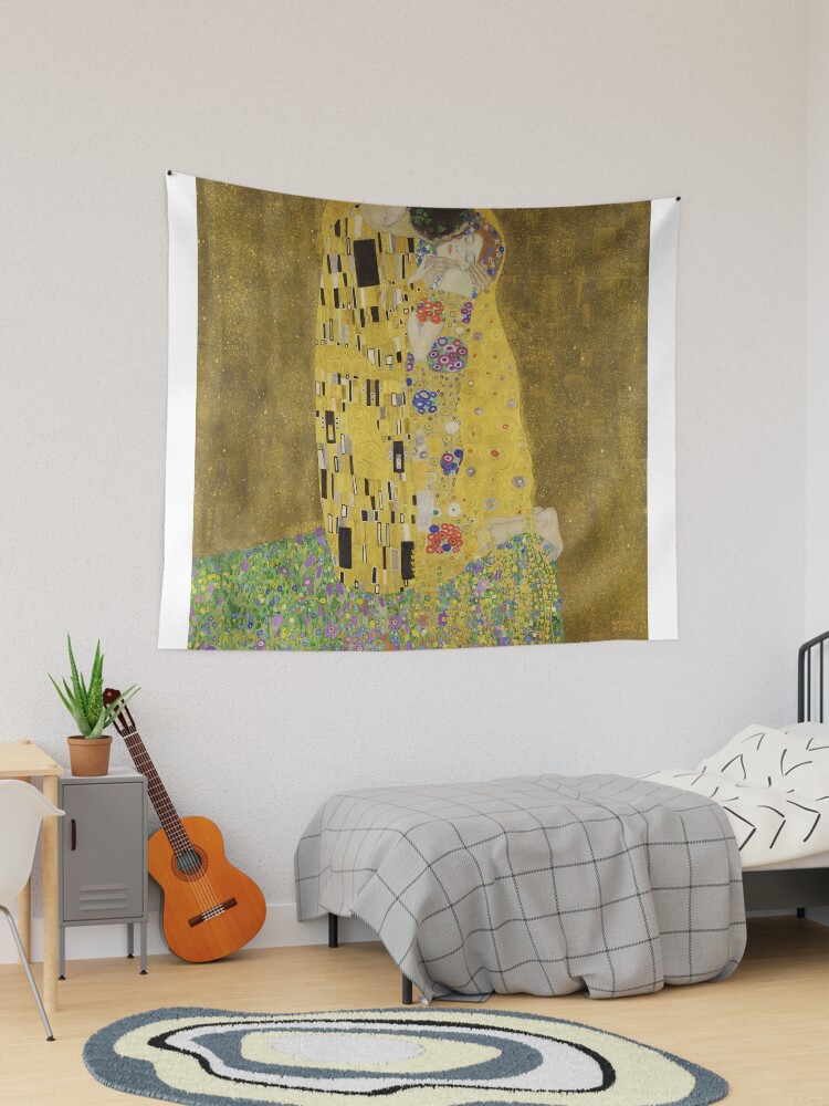 Aperçu 1 sur 3. Tentures avec l'œuvre Le Baiser - Gustav Klimt - Affiche d'exposition créée et vendue par studiofrivolo.