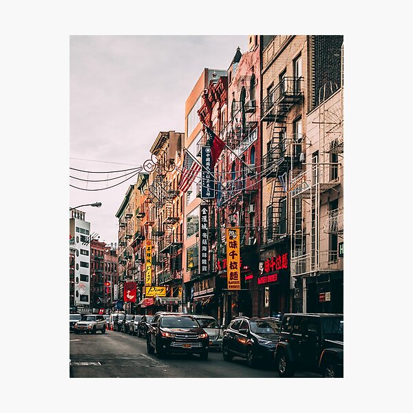 Aperçu de l'œuvre Chinatown au coucher du soleil créée et vendue par Luna's Sticker Hut.