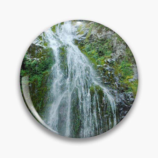Artikelvorschau, Wasserfall auf grünem Moos - Natur entworfen und verkauft von joejiing.