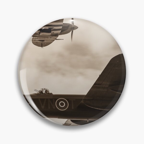 Artikelvorschau, Lancaster escorted by a Spitfire entworfen und verkauft von wellsie82.