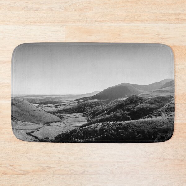 Aperçu de l'œuvre Parc des Volcans Panorama BW - France créée et vendue par lesslinear.