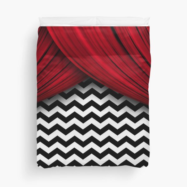 Vista previa del artículo con la obra «Twin Peaks Cortinas Rojas Chevron Blanco y Negro», diseñado y vendido por hailish.