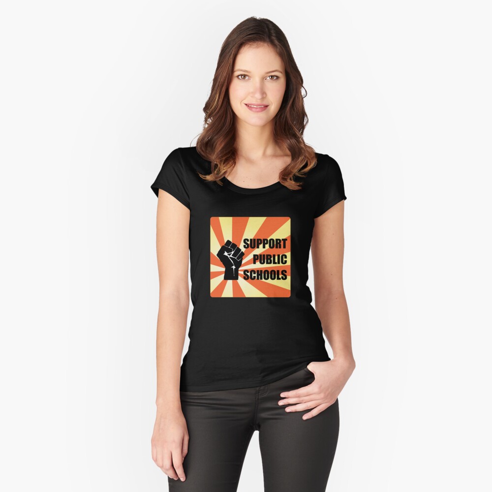 Vista previa del artículo con la obra «Camiseta entallada de cuello ancho», diseñado y vendido por ResistNow.