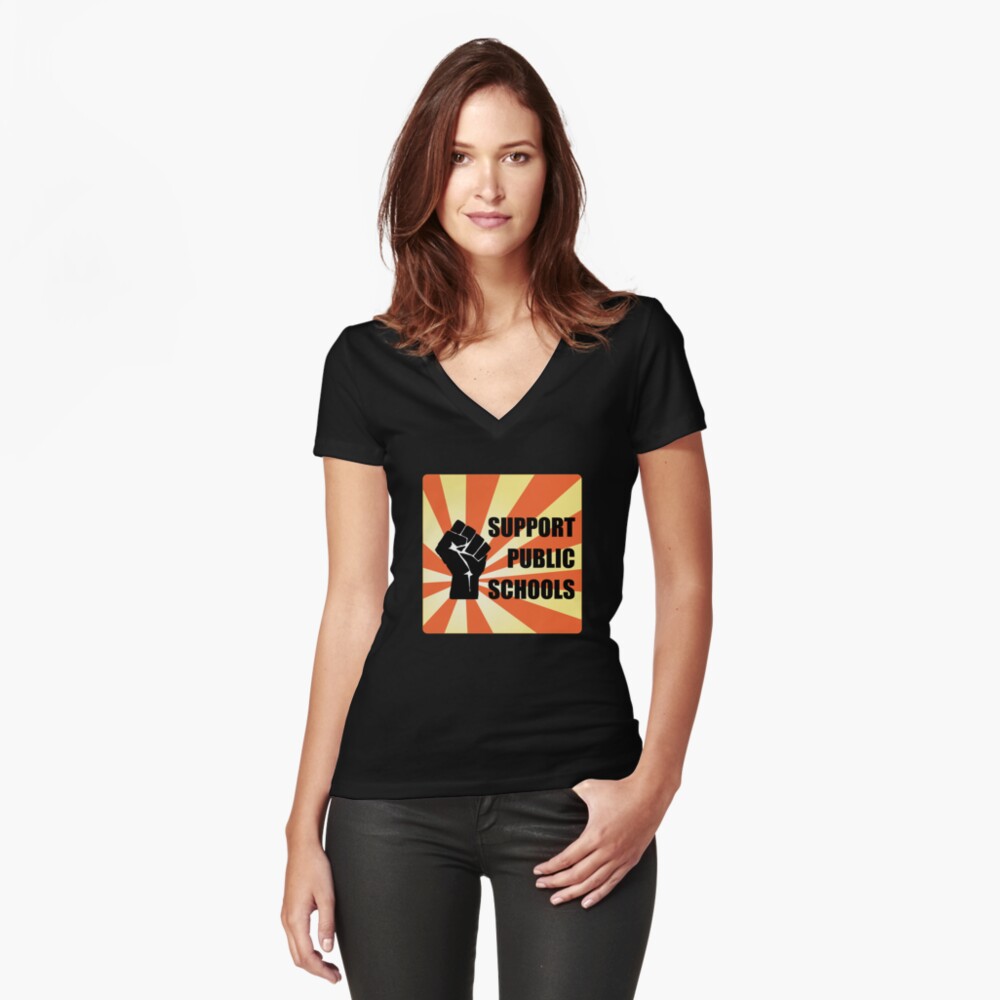 Vista previa del artículo con la obra «Camiseta entallada de cuello en V», diseñado y vendido por ResistNow.