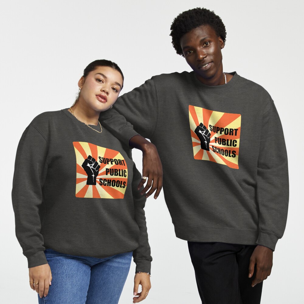 Vista previa del artículo con la obra «Sudadera sin capucha», diseñado y vendido por ResistNow.