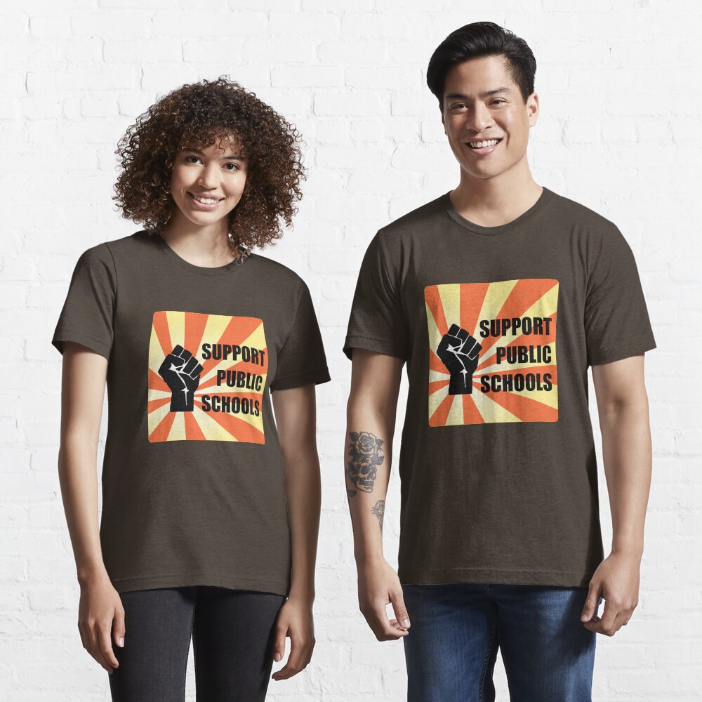Vista previa del artículo con la obra «Camiseta esencial», diseñado y vendido por ResistNow.