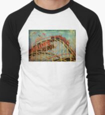 Riding The Famous Cyclone Roller Coaster Men's Baseball ¾ T-Shirt