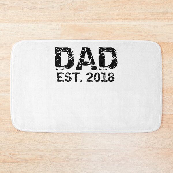 Aperçu de l'œuvre Dad Est. 2018 Father's Day Gift créée et vendue par TNDesignStudio.