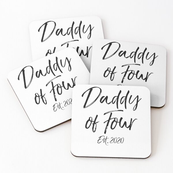 Artikelvorschau, Daddy of Four Est. 2020 Father's Day Gift entworfen und verkauft von TNDesignStudio.